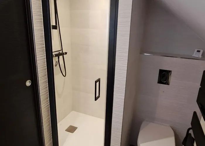 Familiale Privee Proche Du Parlement Europeen De *